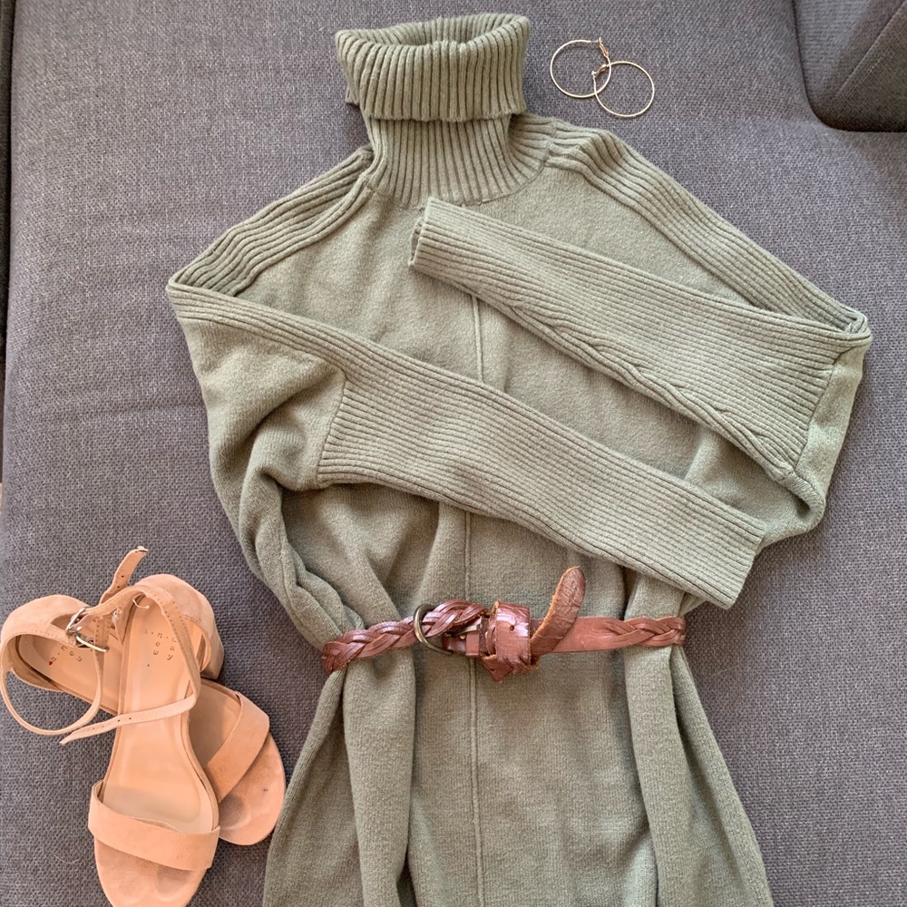 Green turtleneck sweater